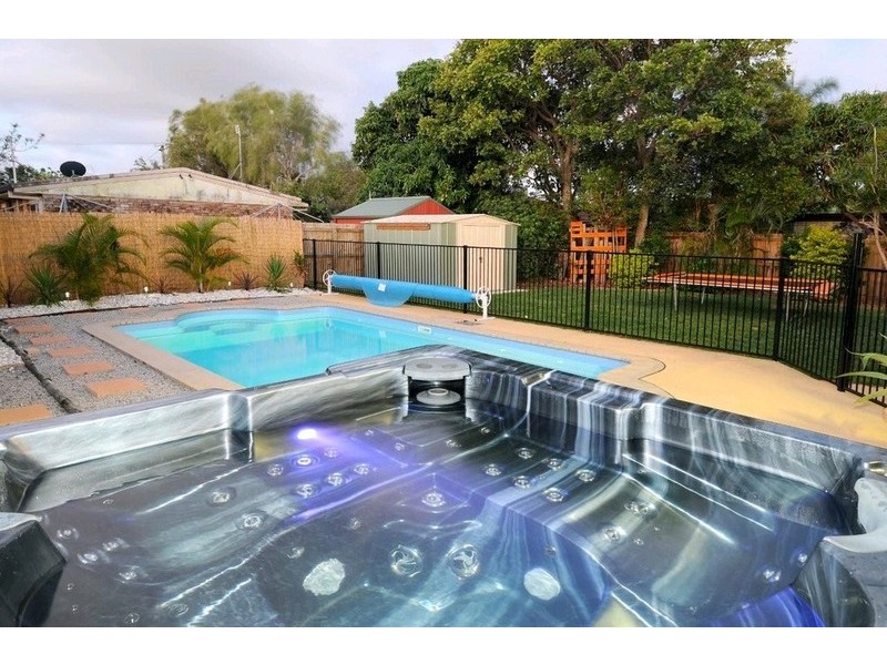 9 Barnett Street, Golden Beach QLD 4551