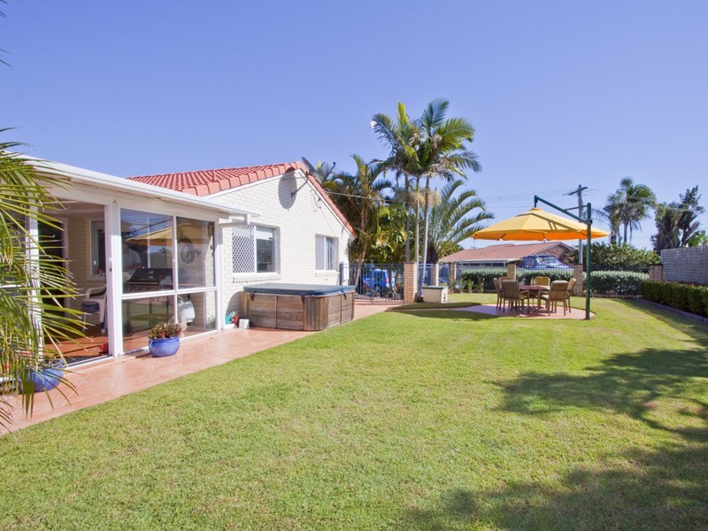 41 Coonang Crescent, Warana QLD 4575