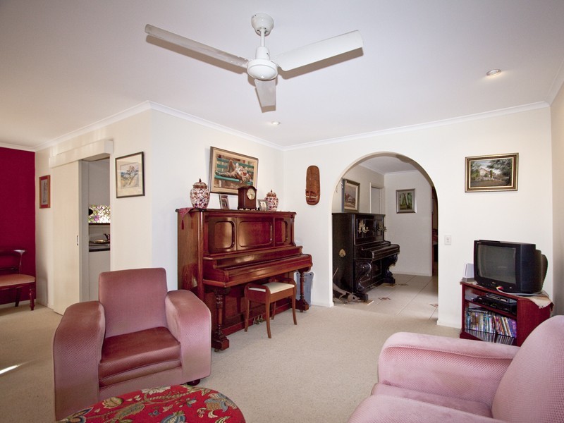 5 Truscott Court, Golden Beach QLD 4551