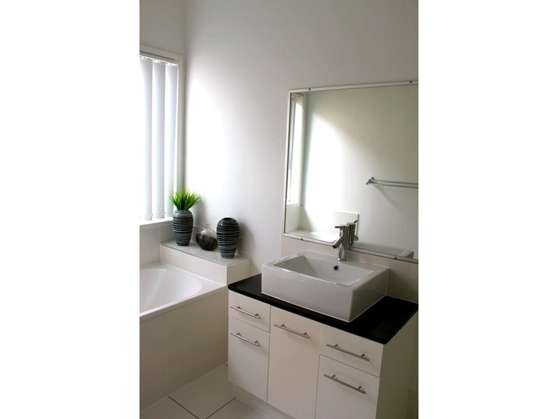 17 Barrine Crescent, Caloundra West QLD 4551