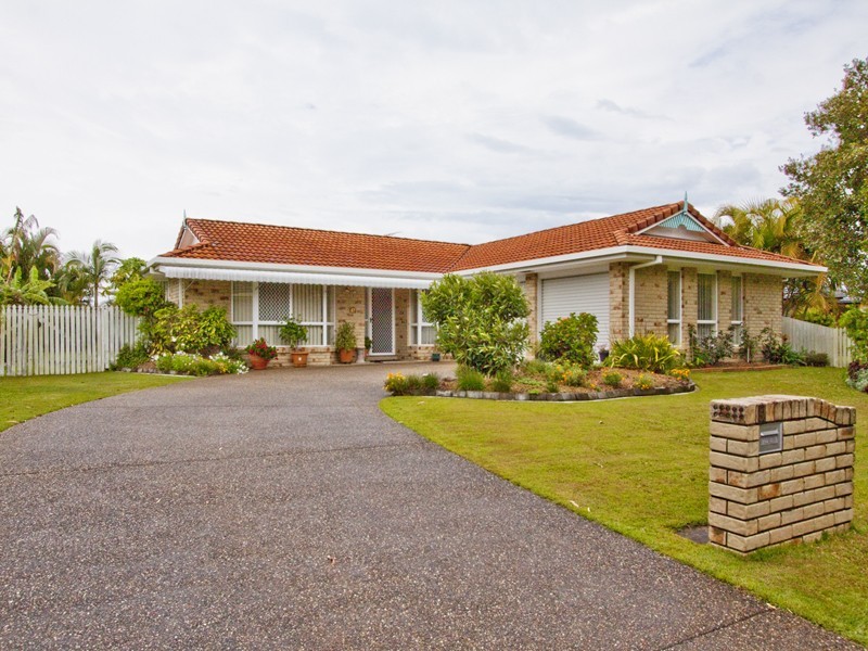 5 Lakeside Crescent, Currimundi QLD 4551