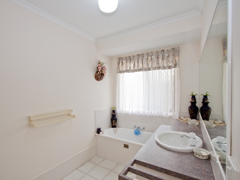 5 Lakeside Crescent, Currimundi QLD 4551