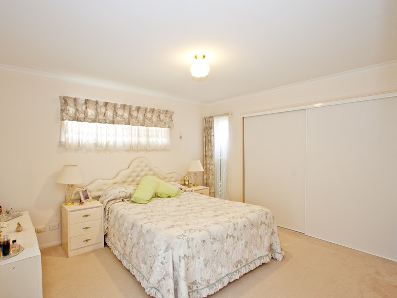 5 Lakeside Crescent, Currimundi QLD 4551