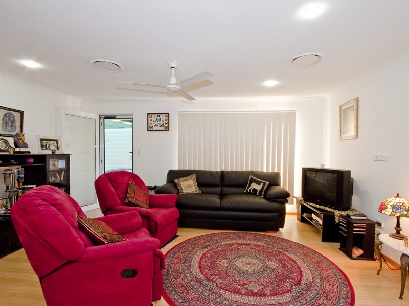 2/111 Westminster Avenue, Golden Beach QLD 4551