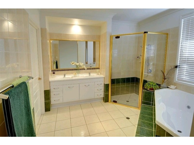 13 Campbellville Circuit, Pelican Waters QLD 4551