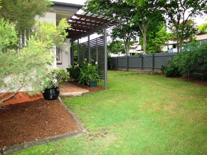 2 Greens Road, Coorparoo QLD 4151