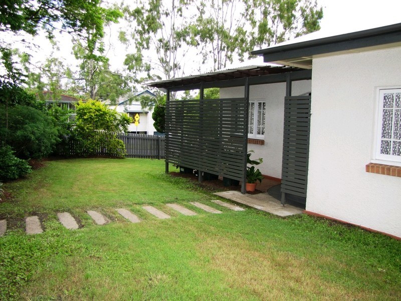 2 Greens Road, Coorparoo QLD 4151