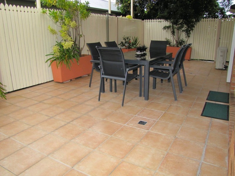 1/37 Dickens Street, Norman Park QLD 4170