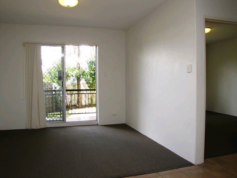 2/33 Thomas Street, Greenslopes QLD 4120