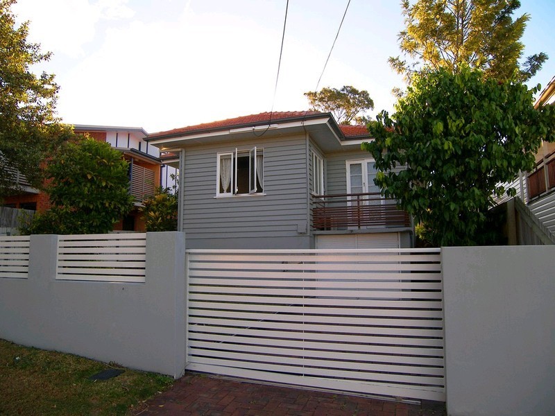 32 Derby Street, Coorparoo QLD 4151