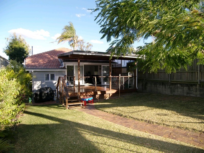 32 Derby Street, Coorparoo QLD 4151