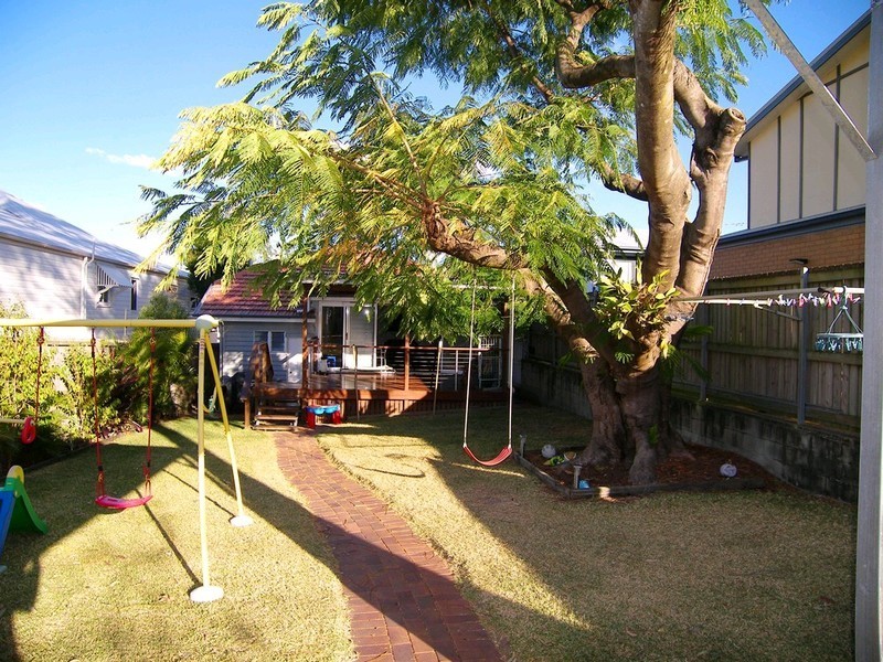 32 Derby Street, Coorparoo QLD 4151