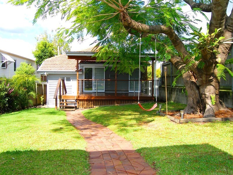 32 Derby Street, Coorparoo QLD 4151