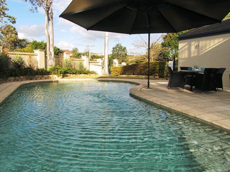 10 Patrick Street, Norman Park QLD 4170