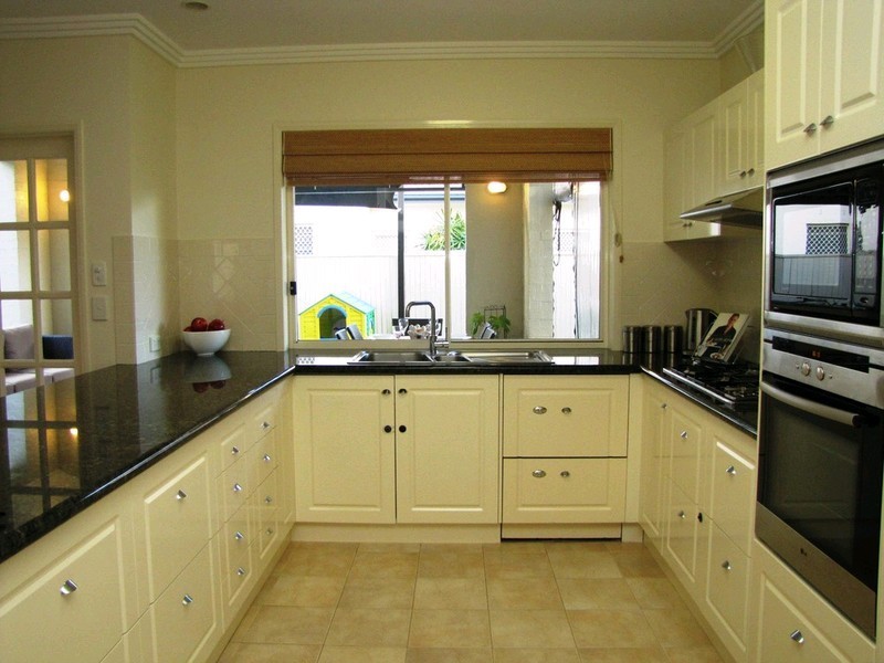 10 Patrick Street, Norman Park QLD 4170