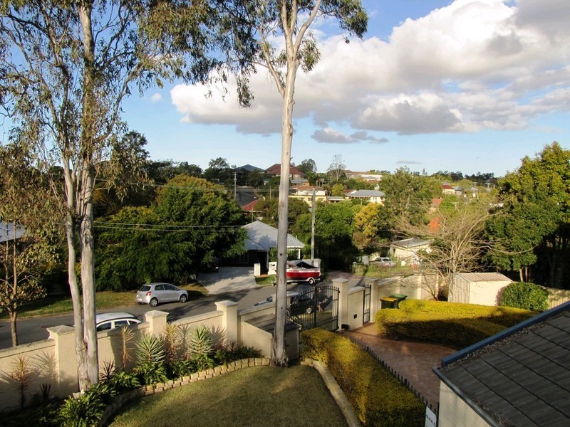 10 Patrick Street, Norman Park QLD 4170