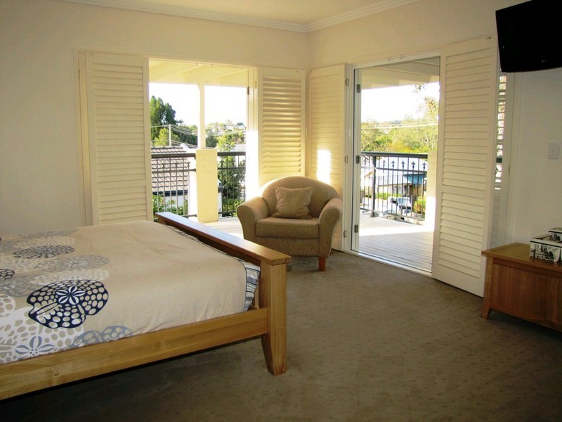 10 Patrick Street, Norman Park QLD 4170