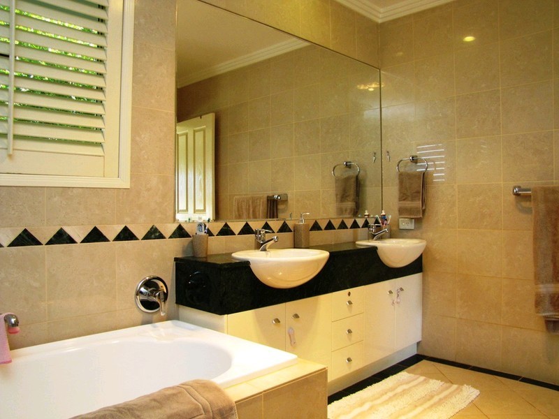 10 Patrick Street, Norman Park QLD 4170