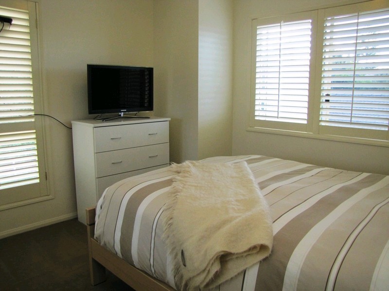 10 Patrick Street, Norman Park QLD 4170