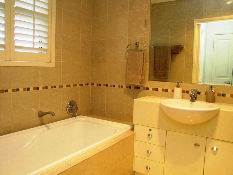 10 Patrick Street, Norman Park QLD 4170