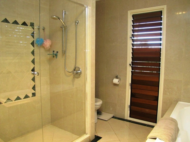 10 Patrick Street, Norman Park QLD 4170