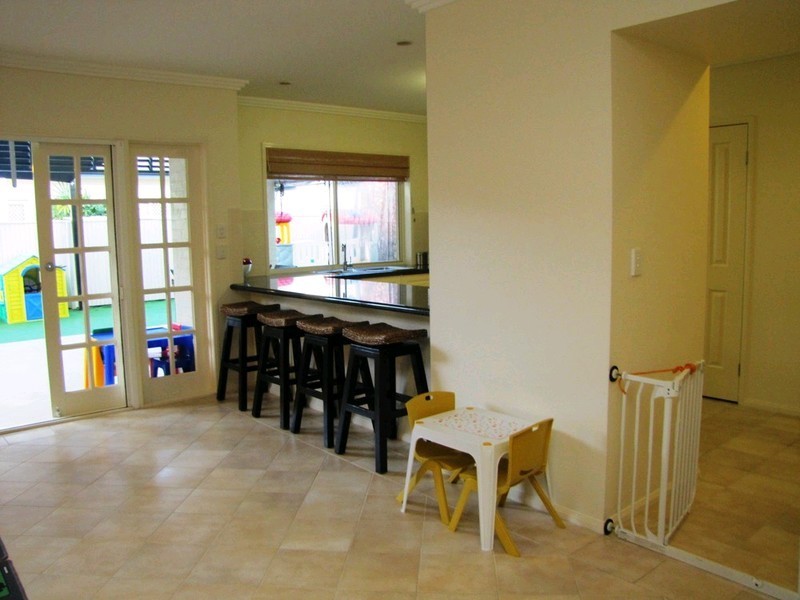 10 Patrick Street, Norman Park QLD 4170