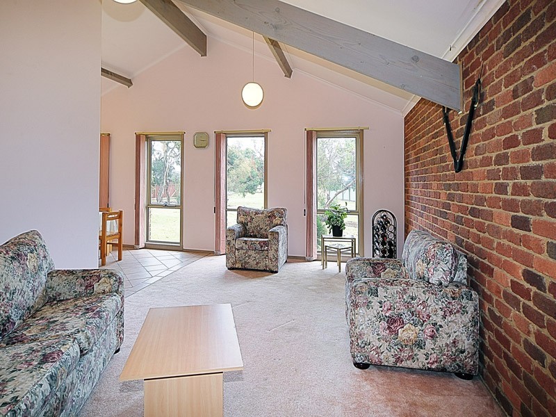 13 Gryphon Walk, St Albans VIC 3021