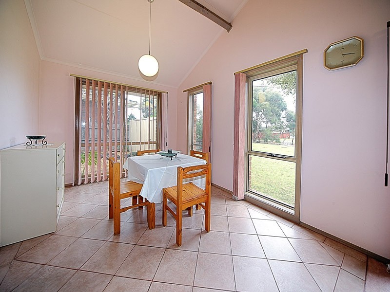 13 Gryphon Walk, St Albans VIC 3021