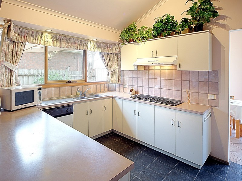 13 Gryphon Walk, St Albans VIC 3021