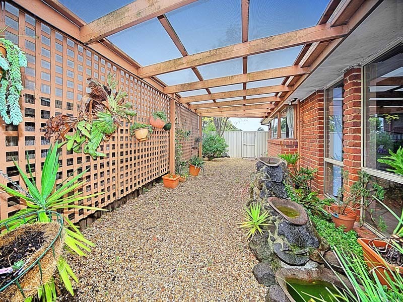 13 Gryphon Walk, St Albans VIC 3021