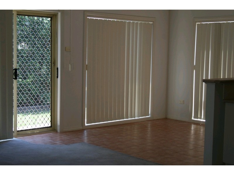 4 Yendon Close, Caroline Springs VIC 3023