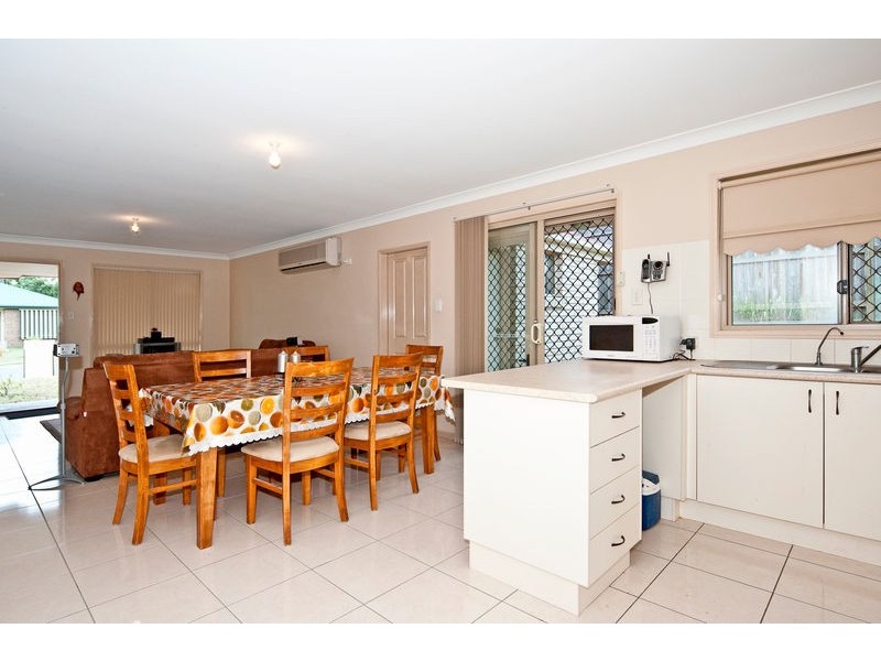 6 Lyrebird Lane, Bellbird Park QLD 4300