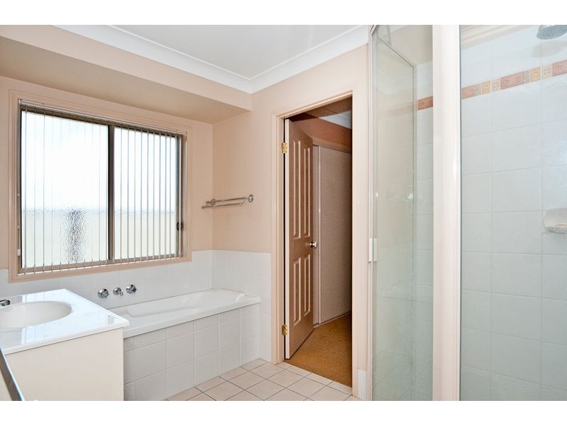 6 Lyrebird Lane, Bellbird Park QLD 4300