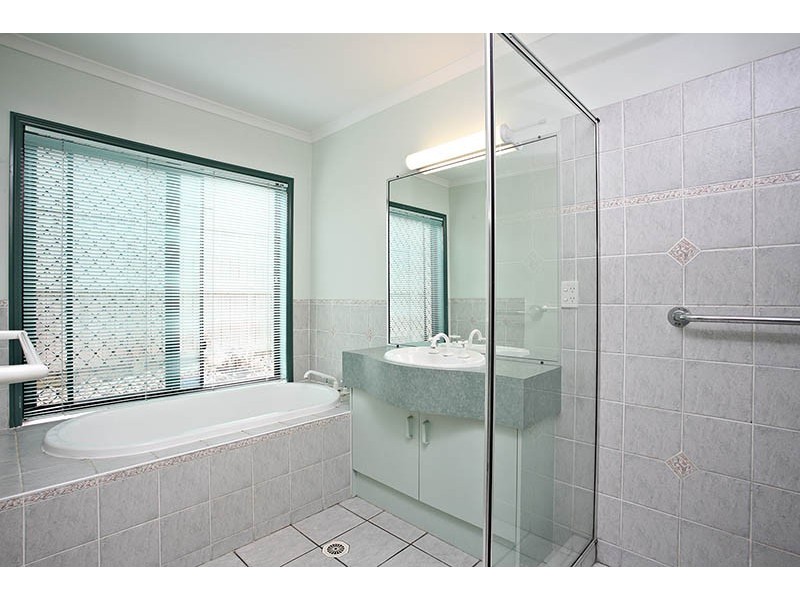 24 Regents Circuit, Forest Lake QLD 4078