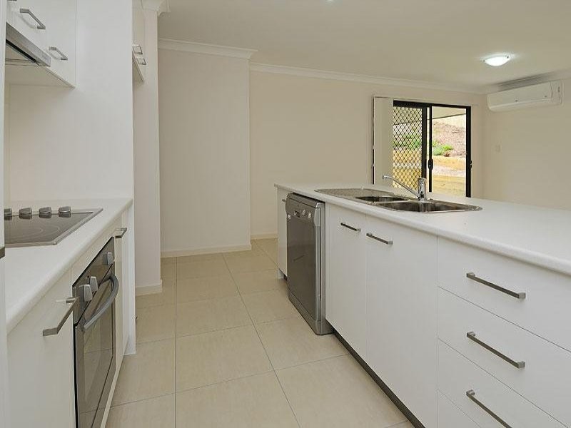 18 Henry Samuel Drive, Redbank Plains QLD 4301