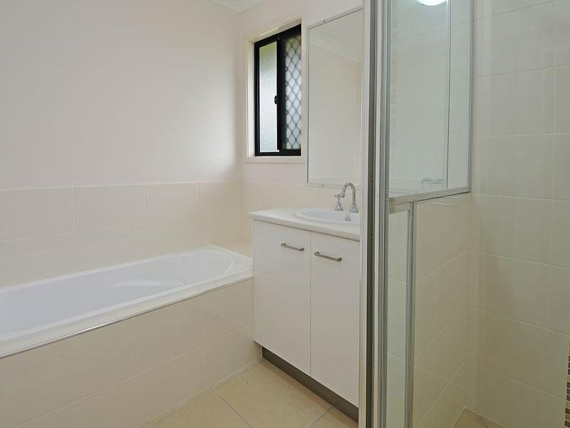 18 Henry Samuel Drive, Redbank Plains QLD 4301