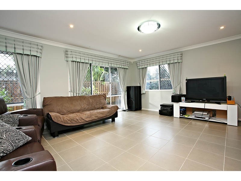 15 Cypress Street, Heathwood QLD 4110