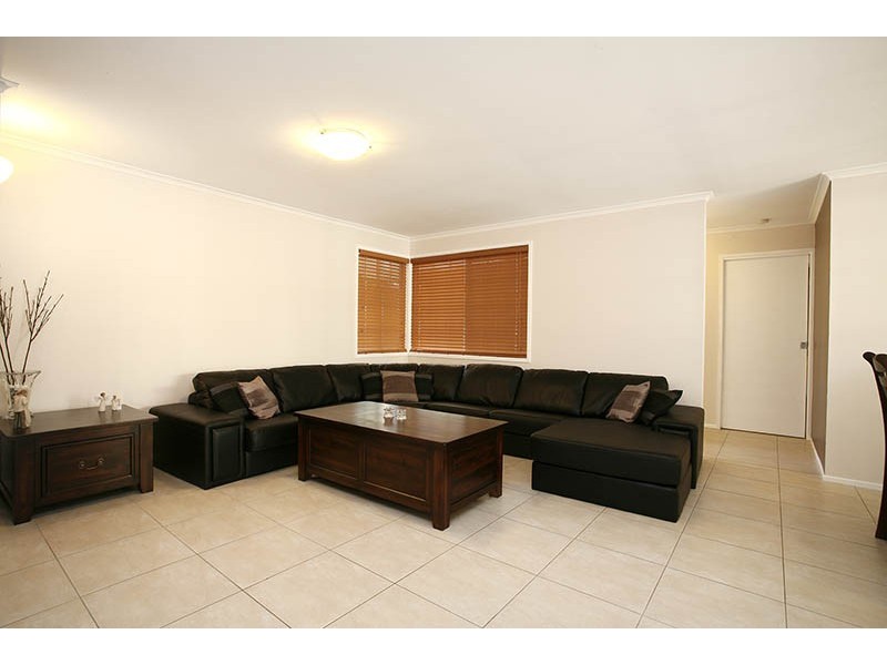 5 Lyall Close, Riverhills QLD 4074