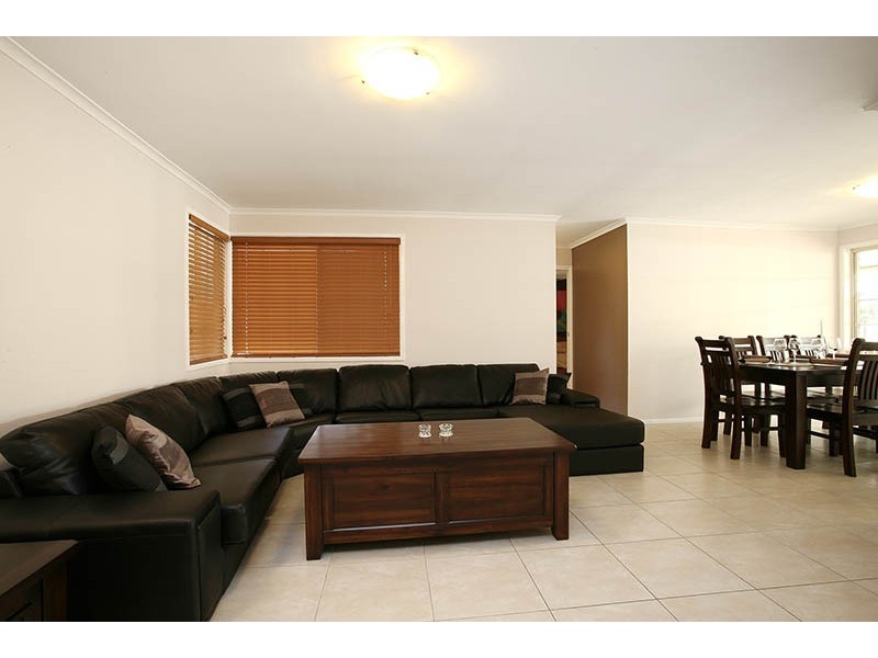 5 Lyall Close, Riverhills QLD 4074