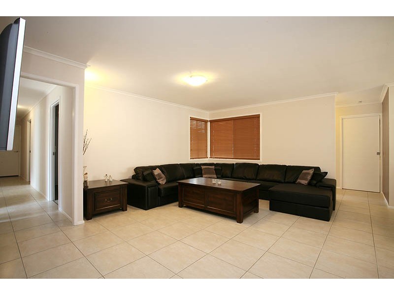 5 Lyall Close, Riverhills QLD 4074