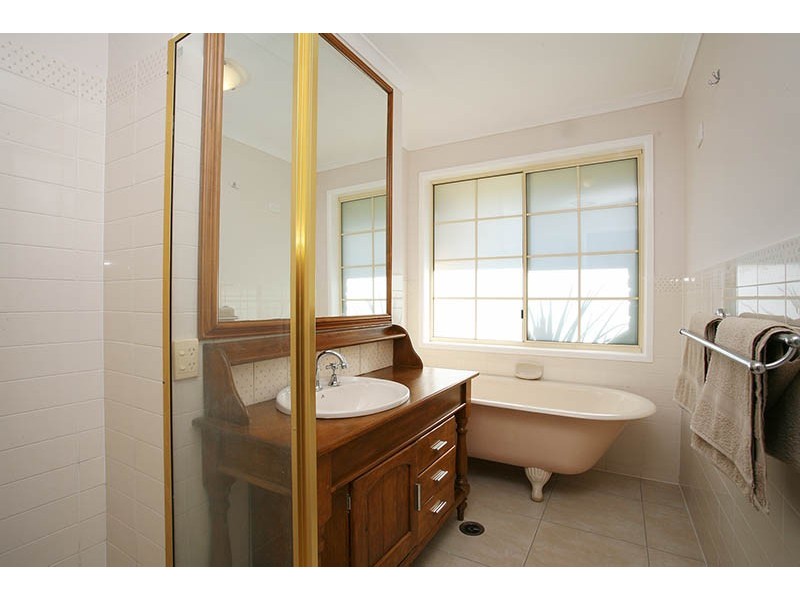 5 Lyall Close, Riverhills QLD 4074