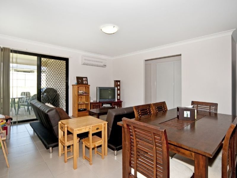 5 Patricia Place, Redbank Plains QLD 4301