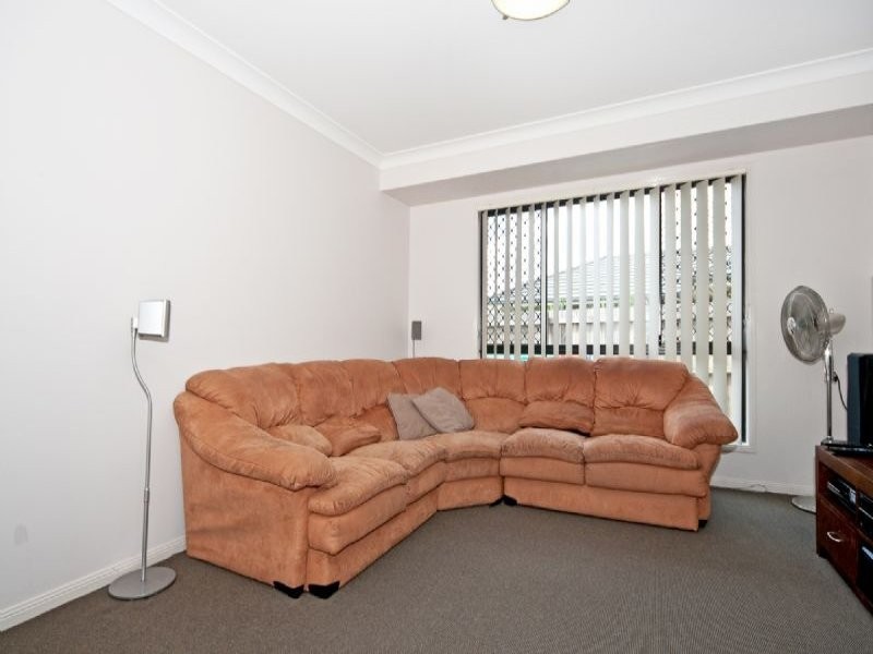 5 Patricia Place, Redbank Plains QLD 4301