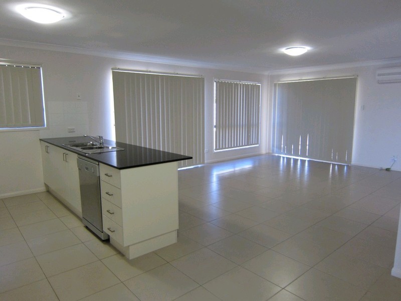 5 Patricia Place, Redbank Plains QLD 4301