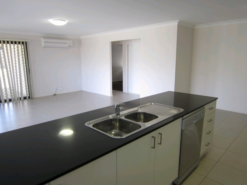 5 Patricia Place, Redbank Plains QLD 4301