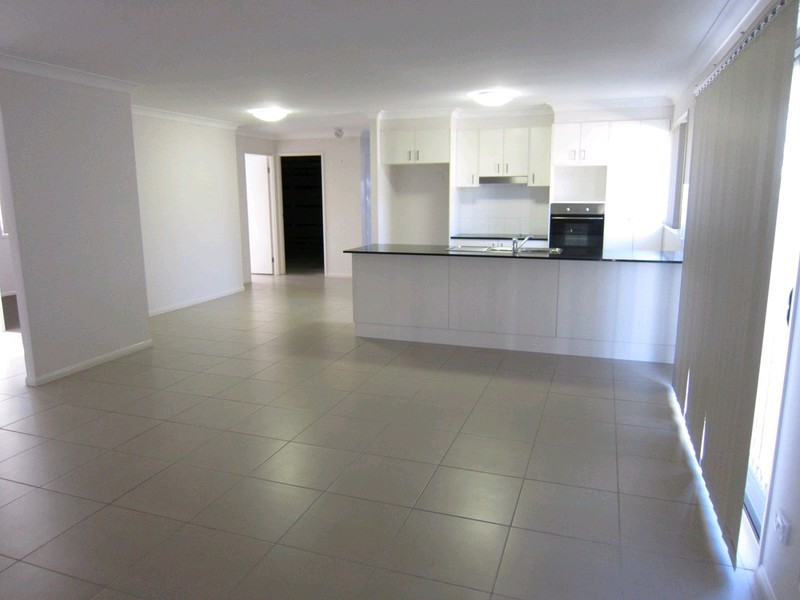 5 Patricia Place, Redbank Plains QLD 4301