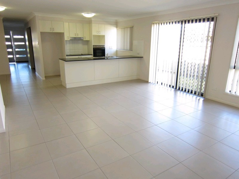 5 Patricia Place, Redbank Plains QLD 4301