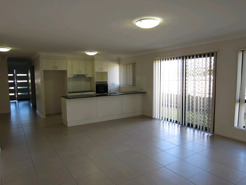 5 Patricia Place, Redbank Plains QLD 4301