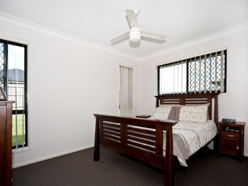 5 Patricia Place, Redbank Plains QLD 4301