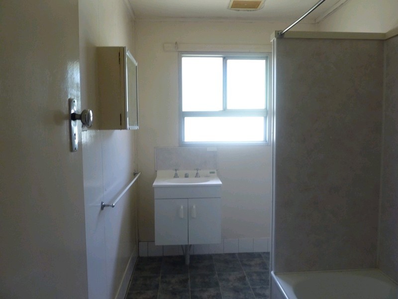 2 Arkins Crescent, Goodna QLD 4300